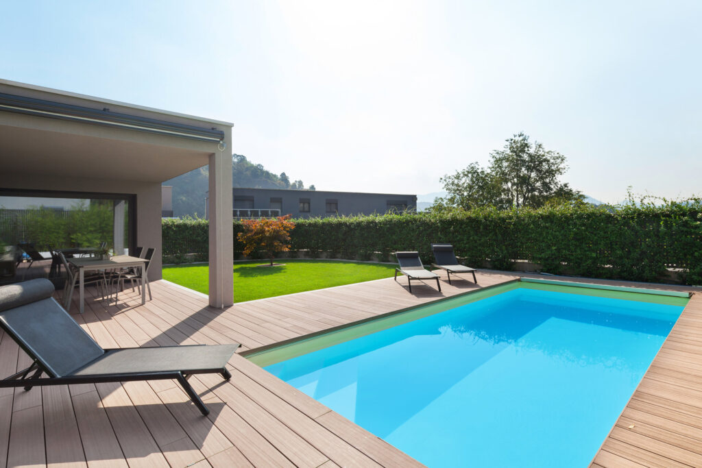 Modernes Haus mit Pool