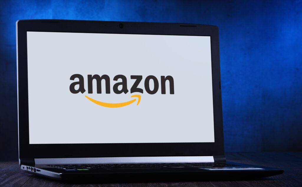 Laptop-Computer mit Logo von Amazon