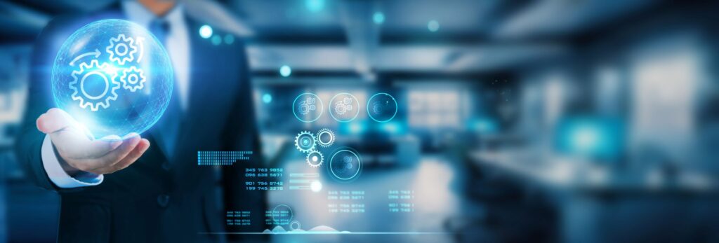 Hand hält digitale Zahnräder, Automatisierung von Prozessen durch AutoML Software