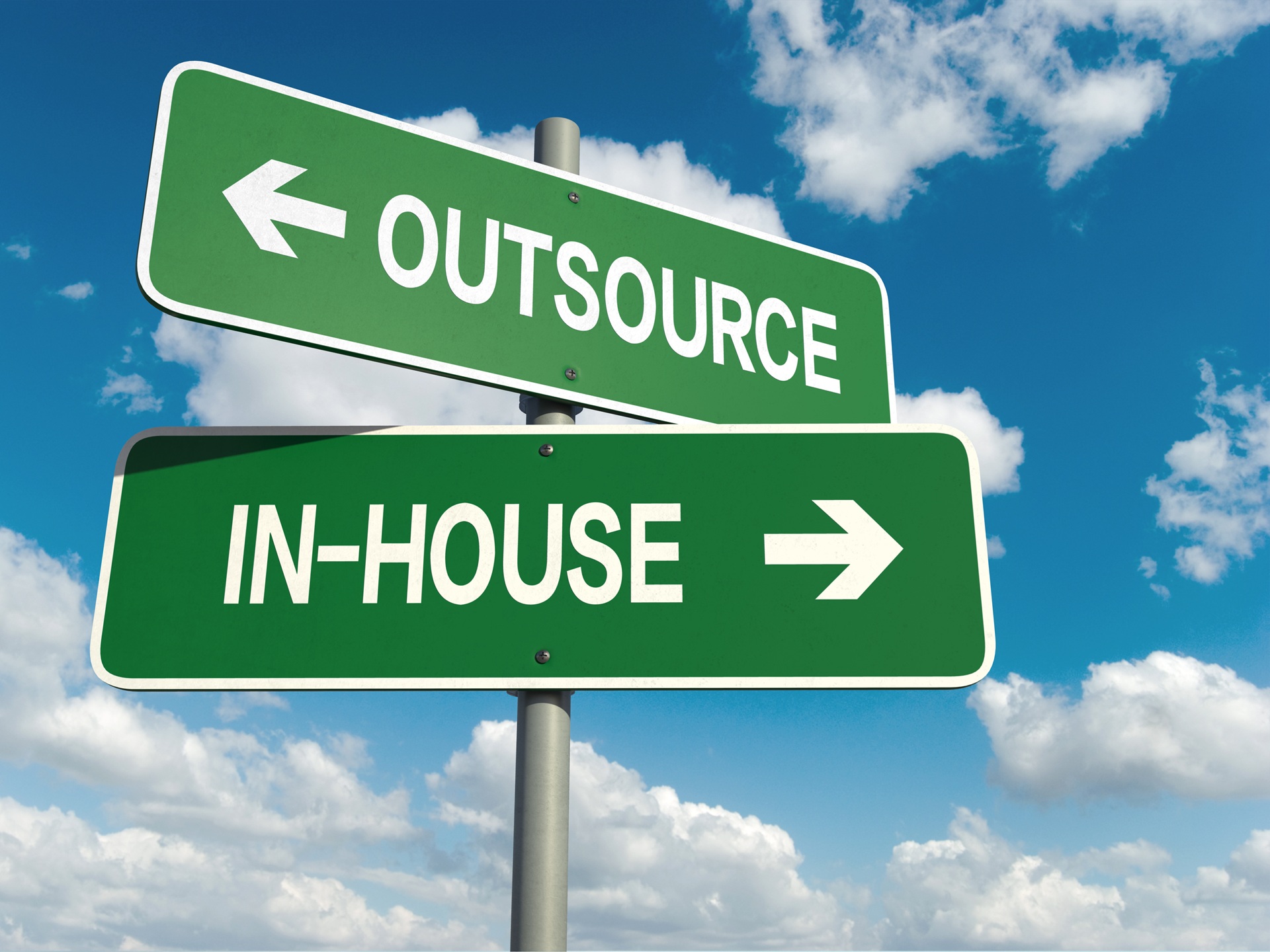 Wegweiser mit Auslagerungsoptionen | Lohnabrechnung Outsourcing