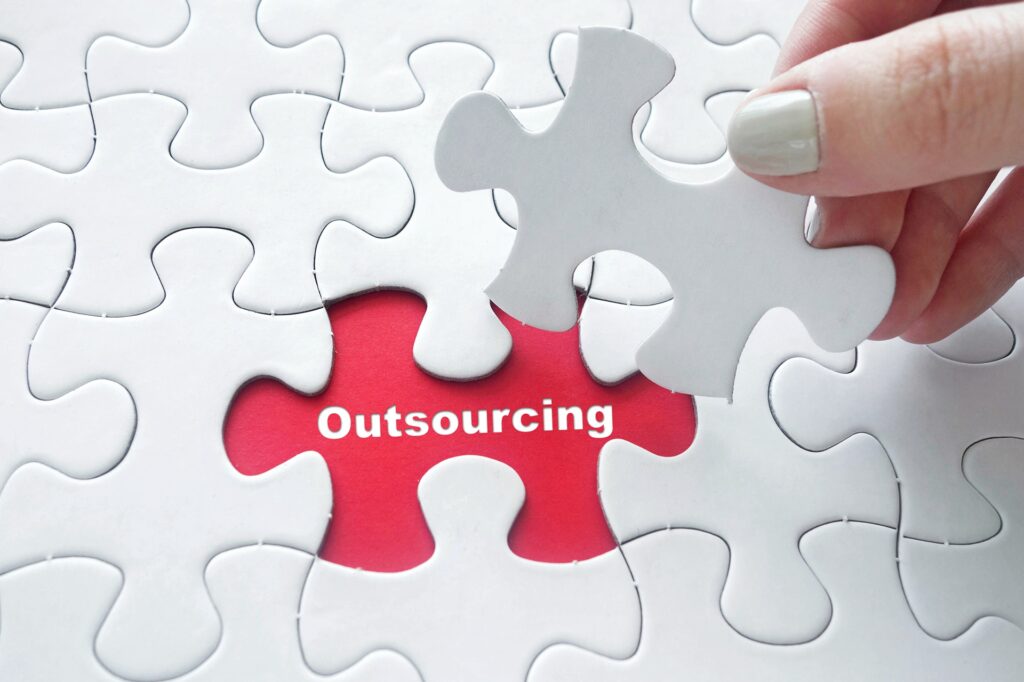 Puzzleteil komplettiert strategisches Modell | Lohnabrechnung Outsourcing
