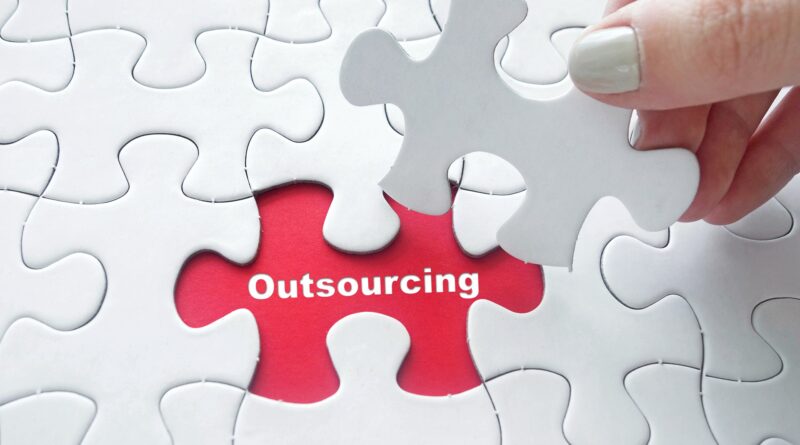 Puzzleteil komplettiert strategisches Modell | Lohnabrechnung Outsourcing