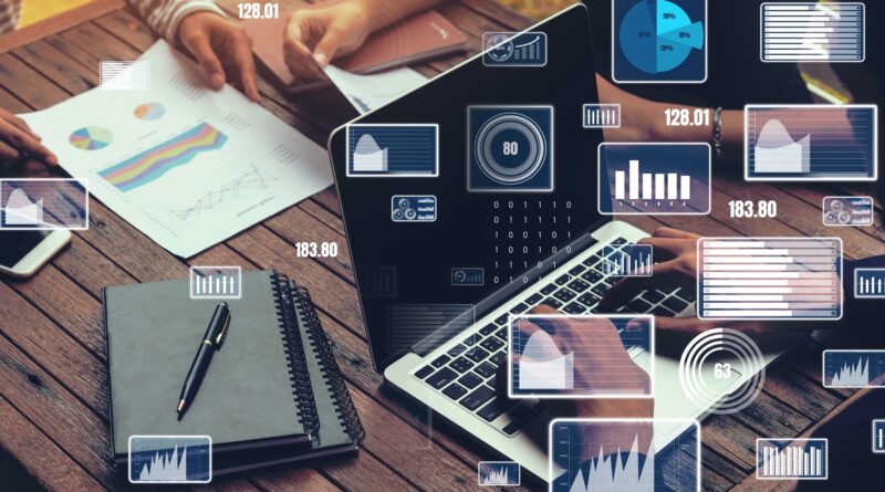 Laptop mit Diagrammen und Datenanalyse | Kabelkonfektion